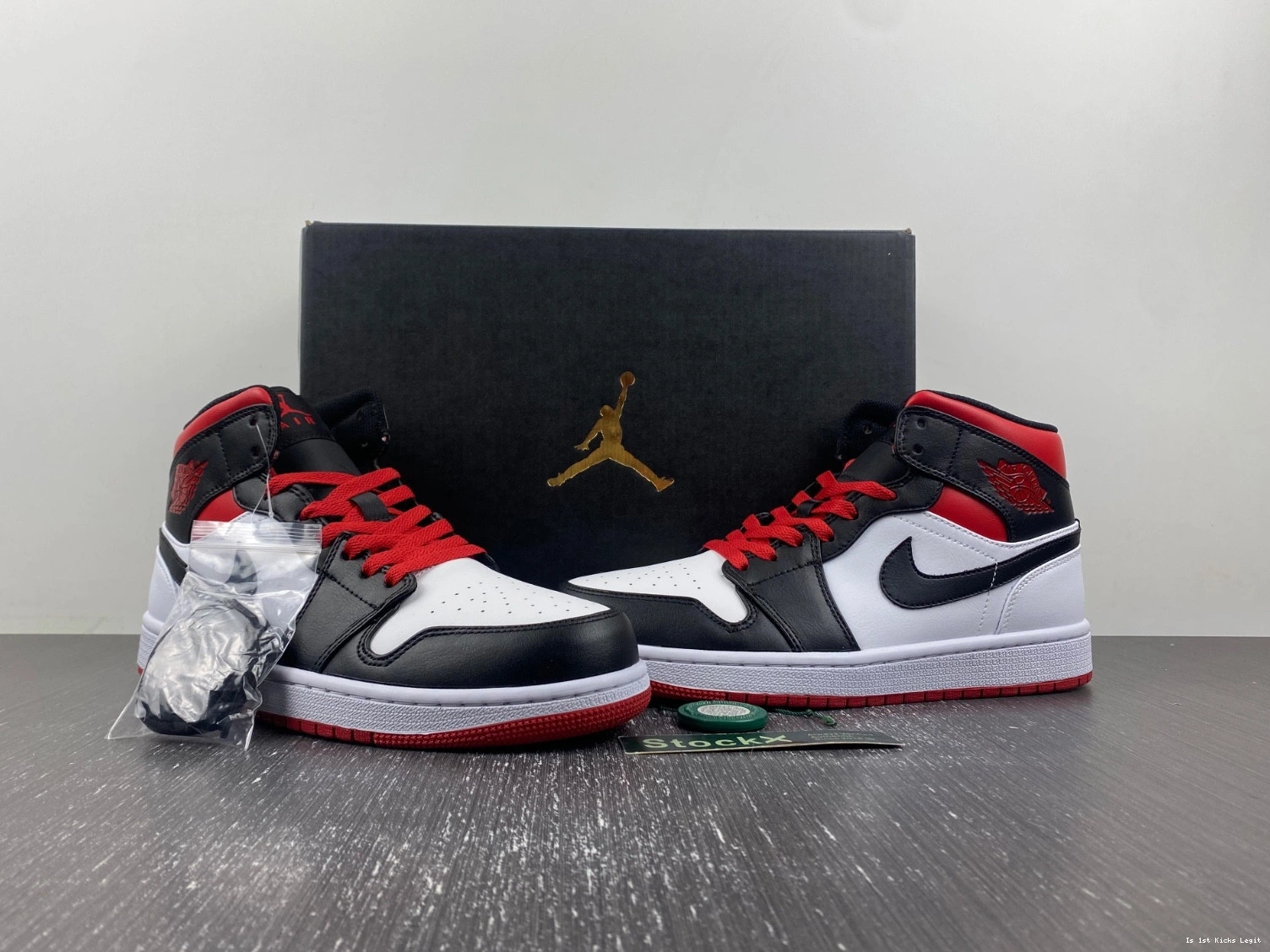 Black Air DQ8426-106 Mid Red 'Gym Toe' Jordan 1 0920